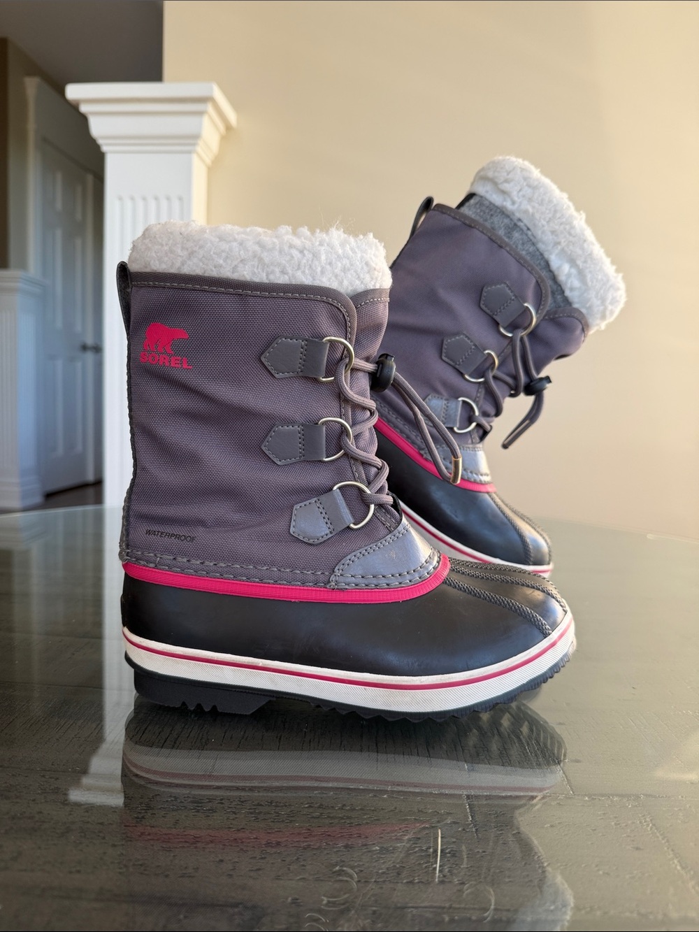 Sorel Kids Waterproof Winter Boots in Gray & Pink. Size 2. Rubber toe